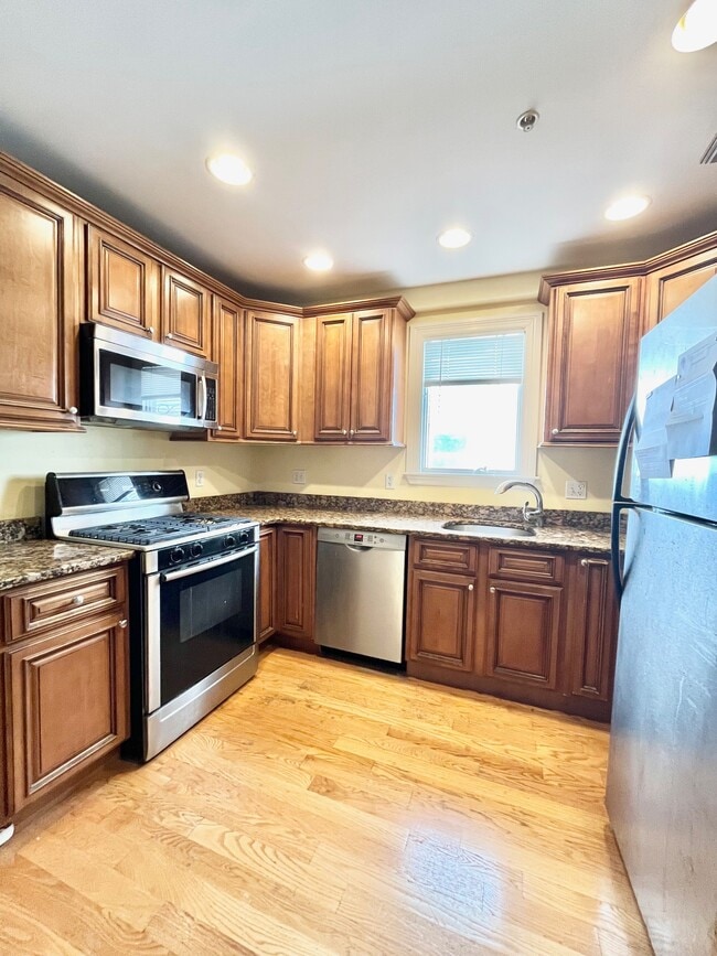 Photo - 164 Boylston St Apartments Unit 1