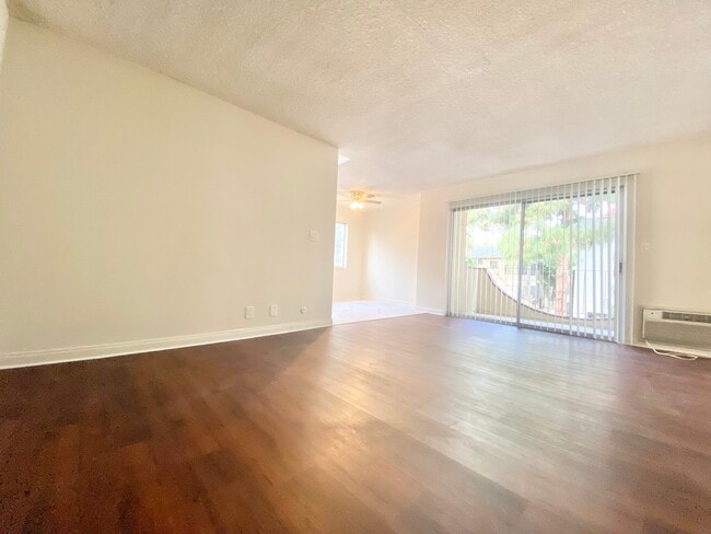 Photo - 7010 Lanewood Ave Unit 205