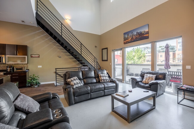 Photo - 1002 W Lake St Unit 2