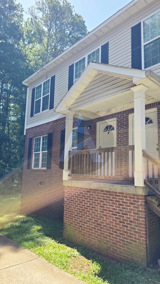 Building Photo - 1651 Massachusetts St SW Rental