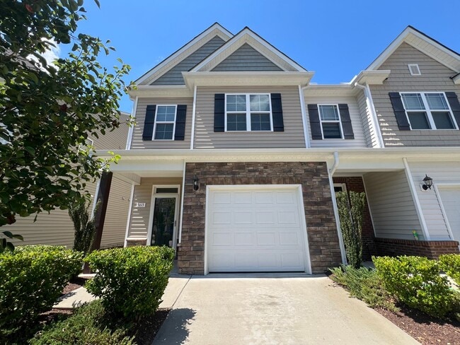 Building Photo - Newly Remodeled 3BD, 2.5BA Raleigh Townhom...