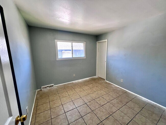 5750 N 65th St Unidad 5750A Upper