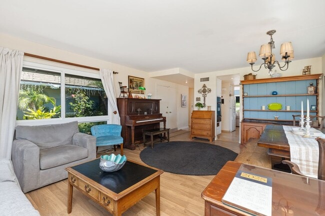 3068 Zell Dr