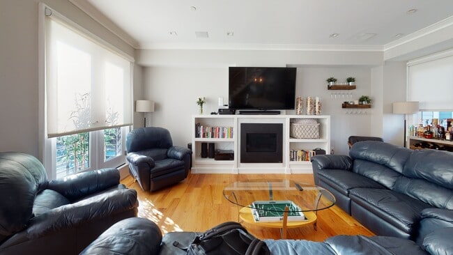 Photo - 174 Gold St Unit 1