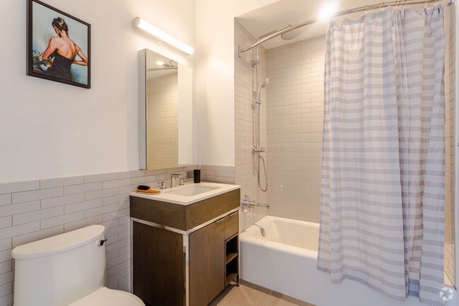 Studio-Bathroom