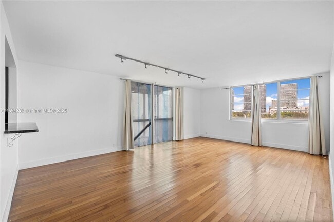 Photo - 3301 NE 5th Ave Unit 703