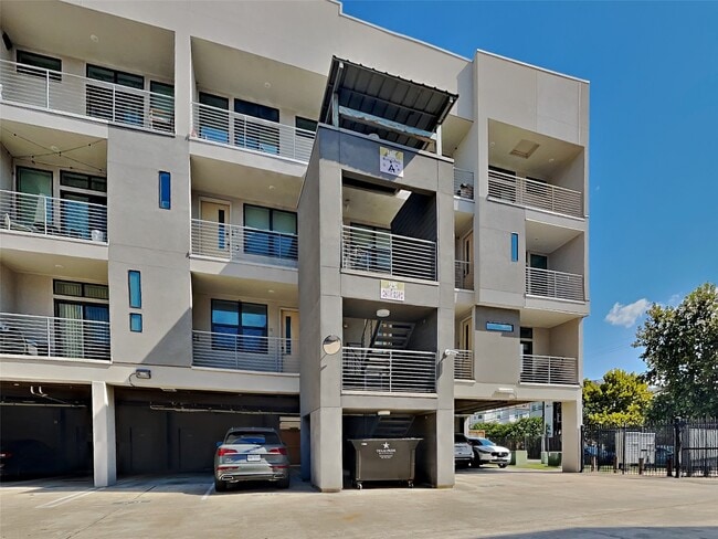 Building Photo - 2401 Crawford St Unit A214