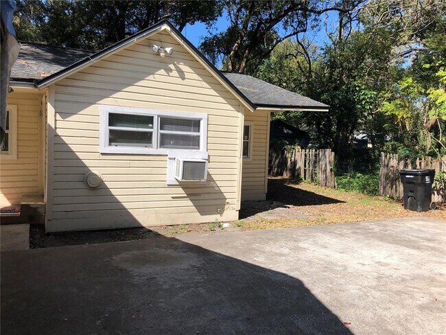 Photo - 724 Putnam Ave