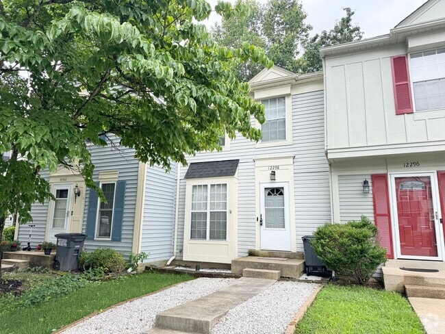 Building Photo - LAKE RIDGE TOWNHOUSE - HANDY TO QUANTICO A...