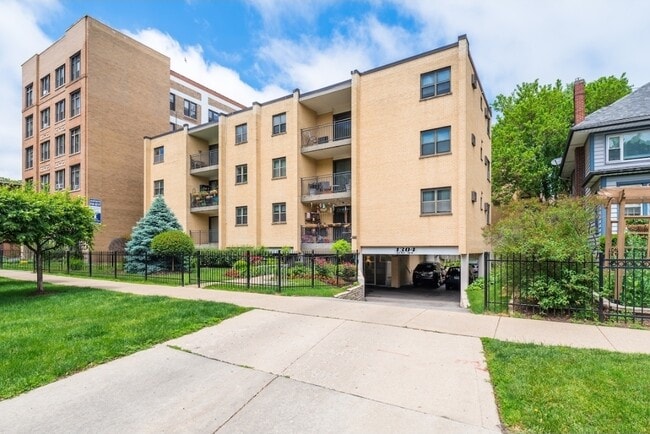 Building Photo - 1304 W Lunt Ave Unit 103 Rental