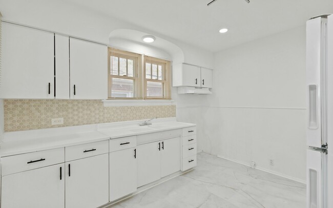 Building Photo - 8937 Edna St Rental