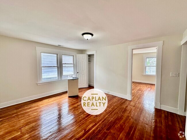 Building Photo - 1655 State St Unit 3 Rental