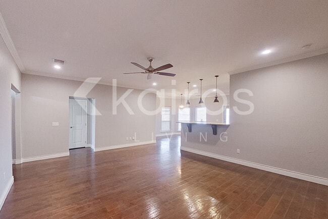 Photo - 7307 Albany Dr