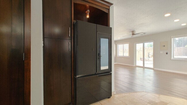Photo - 808 Vassar Dr NE
