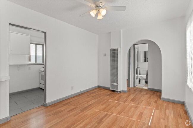 Building Photo - 2652-2728 E 15th Street Unit 2652-06 Rental