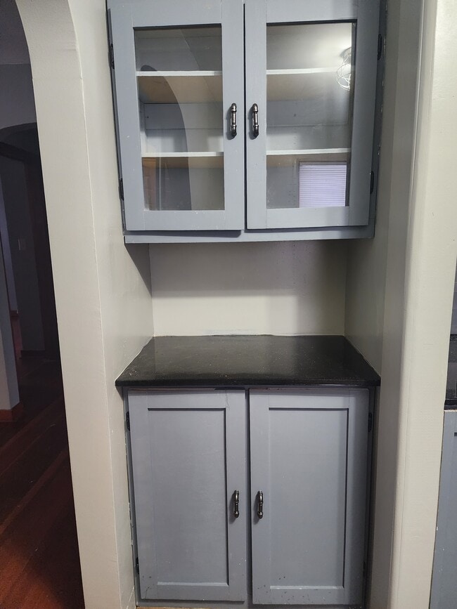 Photo - 333 Cleveland Ave E