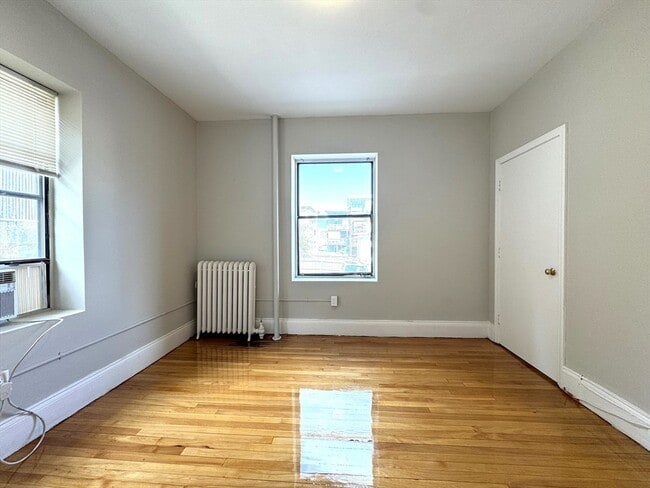 Photo - 8 Langmaid Ave Unit 4