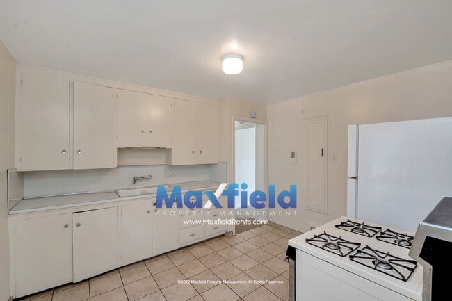 Photo - LEASE SPECIAL ! Sugarhouse Bungalow 2 BD 1 BA 1GA - 1500+ sq ft