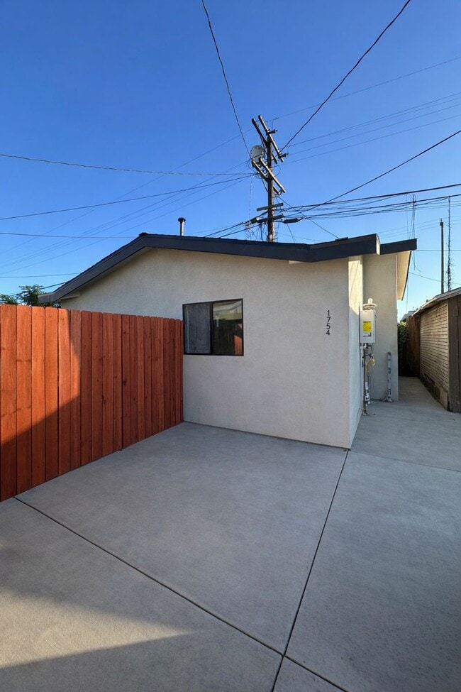 Building Photo - 1754 W 37th Dr