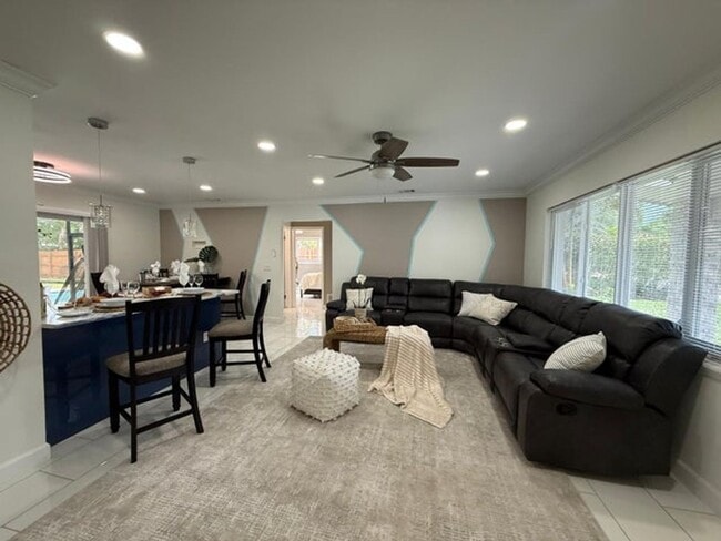 Photo - 721 NW 36th St