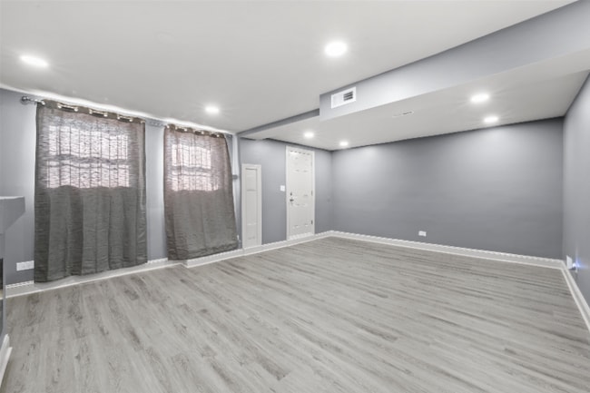 Photo - 4829 S St Lawrence Ave Unidad 1