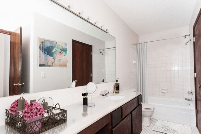 Photo - Oak Park Heights Apartments