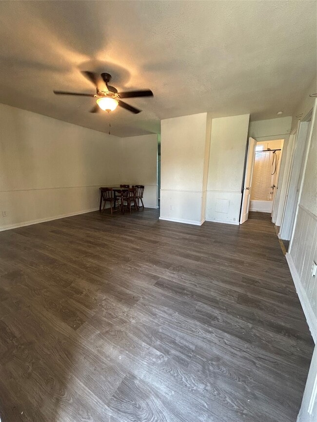 Photo - 1102 W 10th St