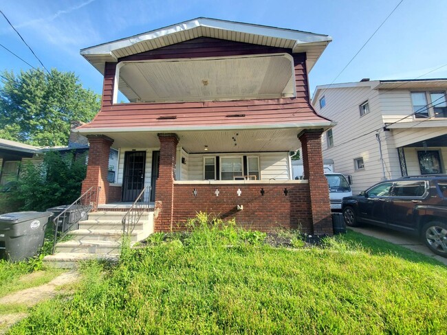 Building Photo - 15711 Grovewood Ave Unit 2