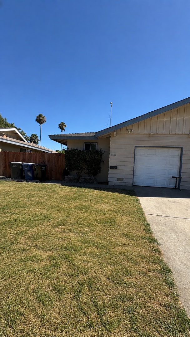 Building Photo - Loucreta 7900/7902 Unit 7902 Loucreta Drive