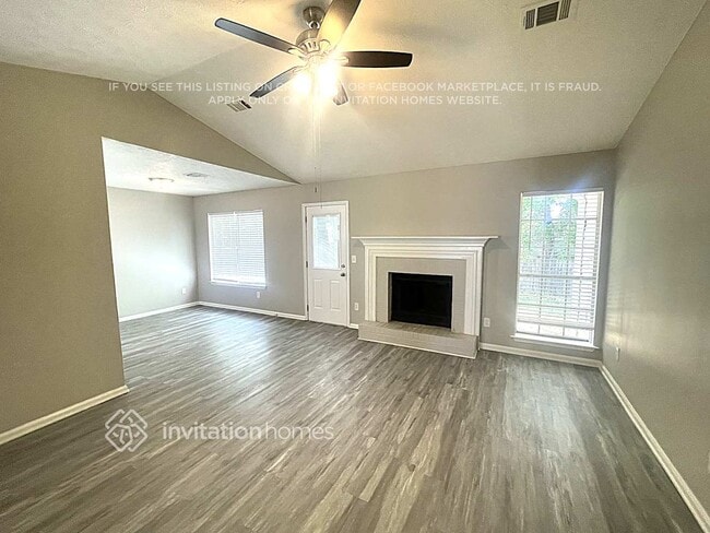 Photo - 1415 Oak Knoll Dr NE