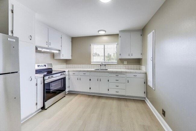 Building Photo - 561 S 7th St Unit 06 Rental