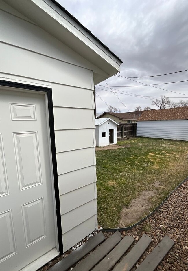 Photo - 3 Bed 1 bath with large 2 car garage close to schools.