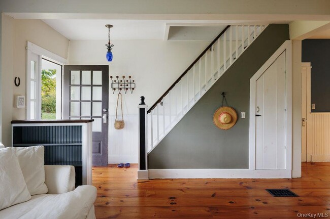 Photo - 215 Moore Rd