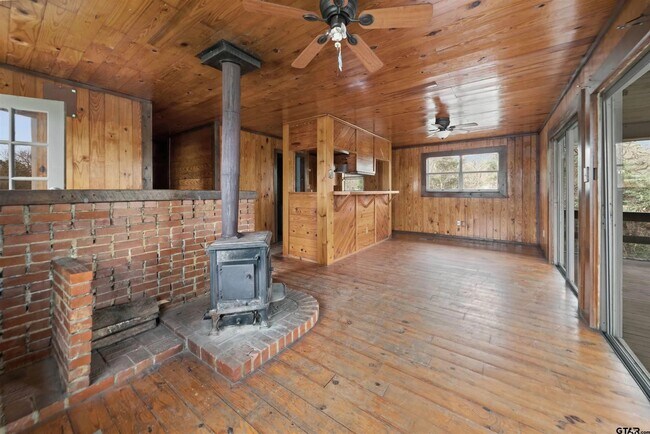 Photo - 20973 Lakeview Dr