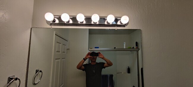 Photo - 1460 N Mansfield Ave Unit 101