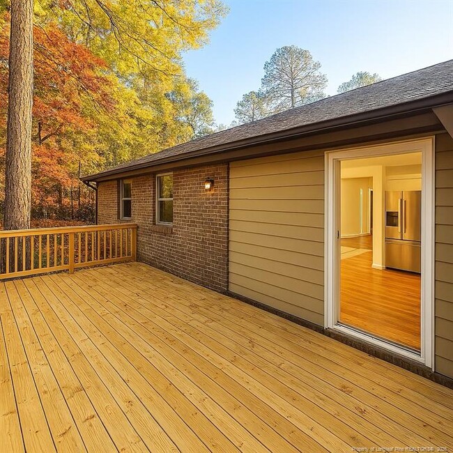 527 Coronation Dr
