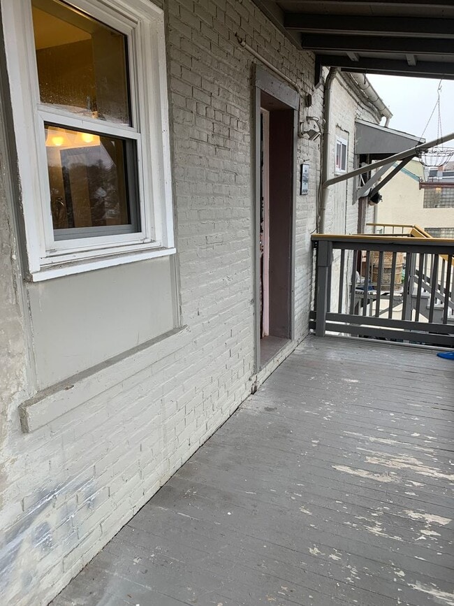 Building Photo - 657 Northampton St Unit 3 Rental