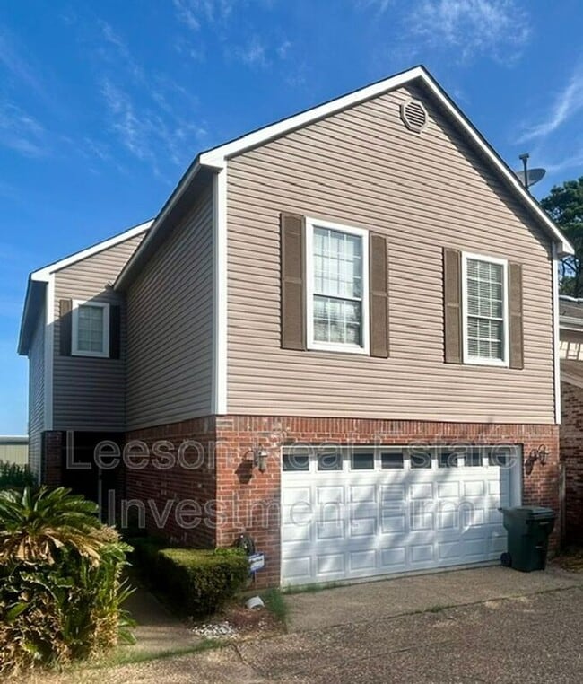 Building Photo - 5721 S Lakeshore Dr