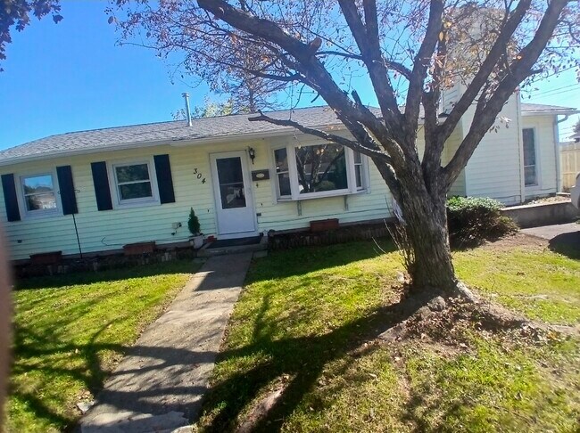 Photo - 304 Marshall St