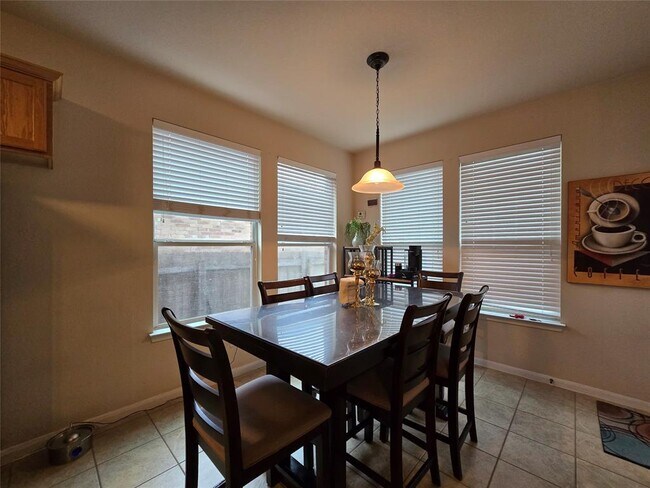 Photo - 204 Valona Loop