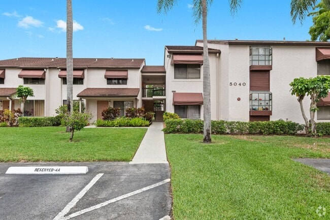 Building Photo - 5040 Rose Hill Dr Unit 206 Rental