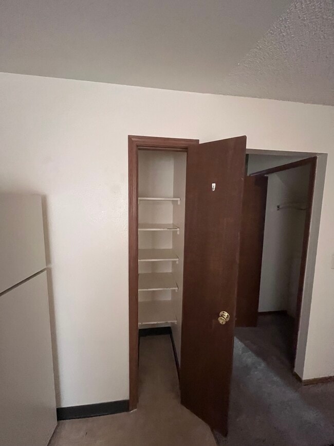 Despensa - 3714 Oro Blanco Dr