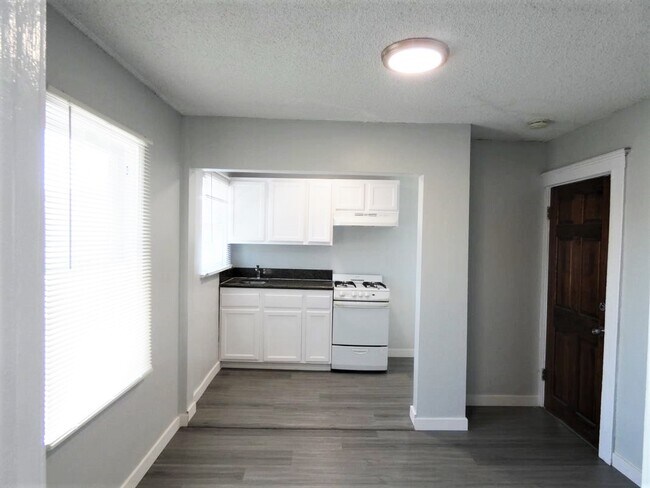 Photo - 702 E 7th St Unit 3