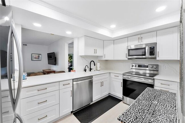 Photo - 3909 N Ocean Blvd Unidad 206