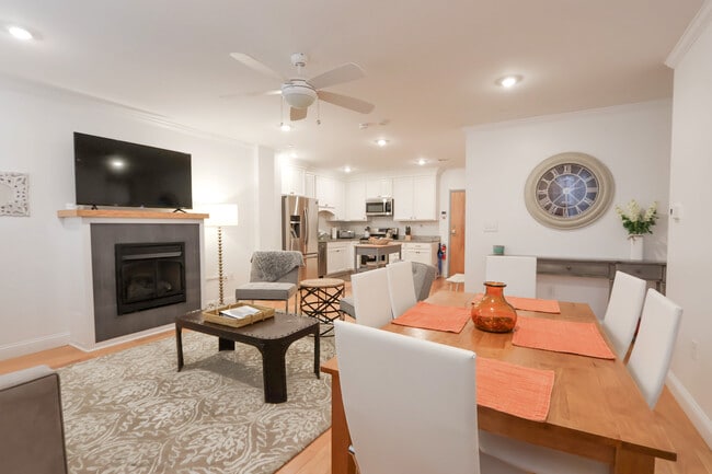 Photo - 1008 Tremont St Unidad 5