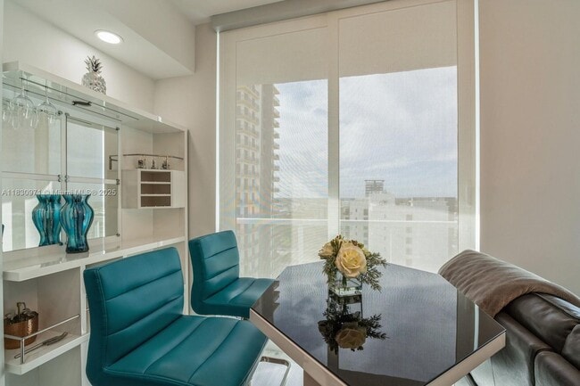 Photo - 315 NE 3rd Ave Unidad 1602
