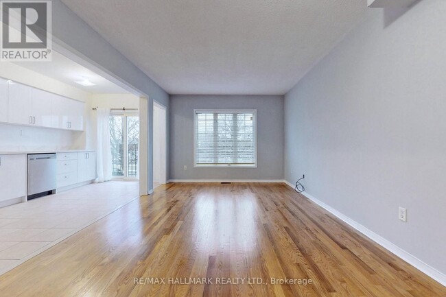 Photo - 55 Walkview Crescent