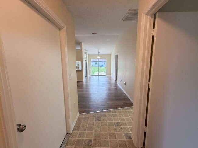 Photo - 10297 Hemlock St