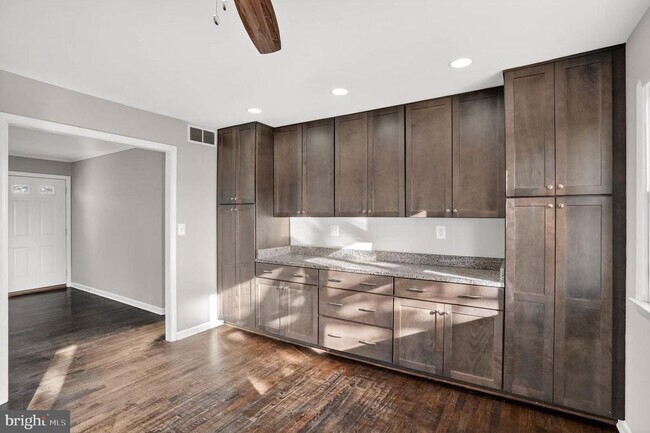 Photo - 927 Juliet Ln