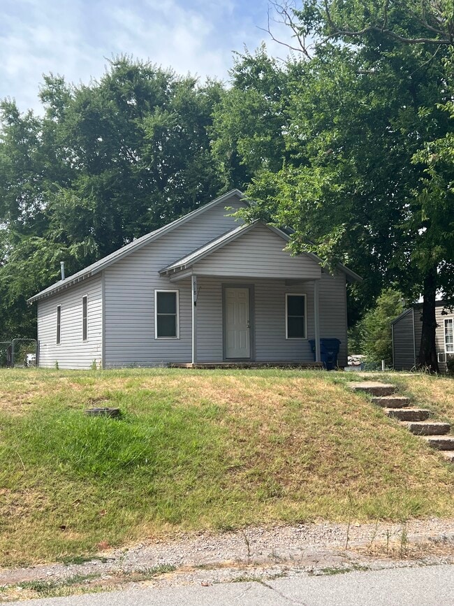 Photo - 618 W Apache St Casa